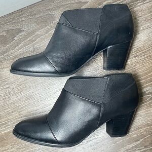 Vionic 326 Point Orthoheel Black Leather Elastic Strap Ankle Boot Size 7